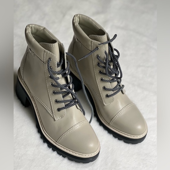 MARC FISHER LTD Wenner Laced Leather Boots Ivory color size 10 - Picture 3 of 9